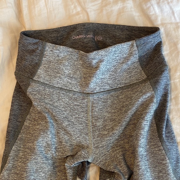 Outdoor Voices 7/8 Tri-Tone Leggings in Graphite/Ash/Dove - Picture 9 of 9